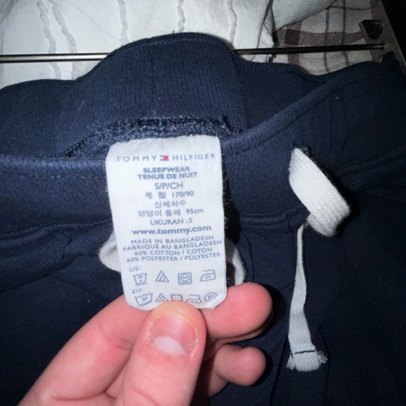 Tommy Hilfiger Sweatshirt and Short Set - Picture 5 of 5